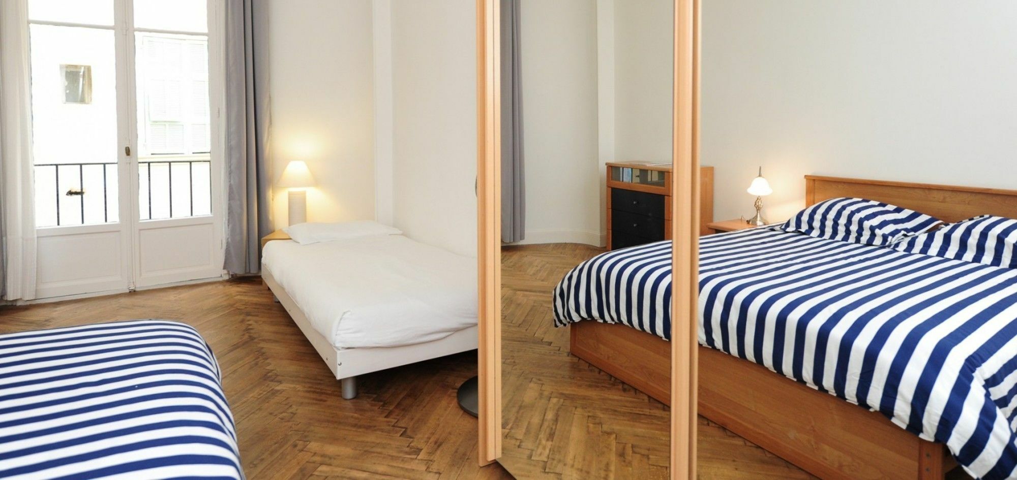 Charme Italien Five Stars Holiday House นีซ ภายนอก รูปภาพ